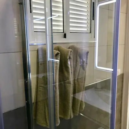 48 شقة *